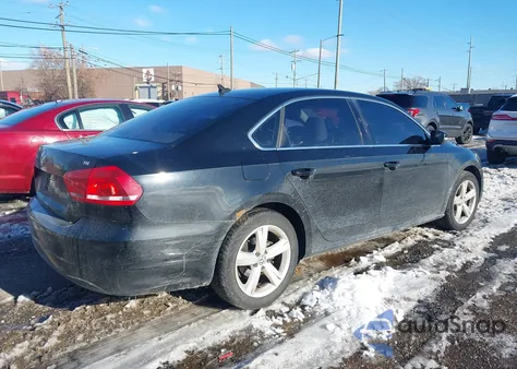 2013 Volkswagen Passat 2.5L Se z USA, uszkodzony, nr VIN 1VWBH7A3XDC020177